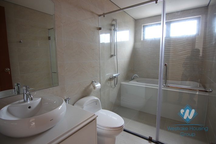Four bedrooms apartment for rent in Vinhome Nguyen Chi Thanh, Dong Da district, Ha Noi